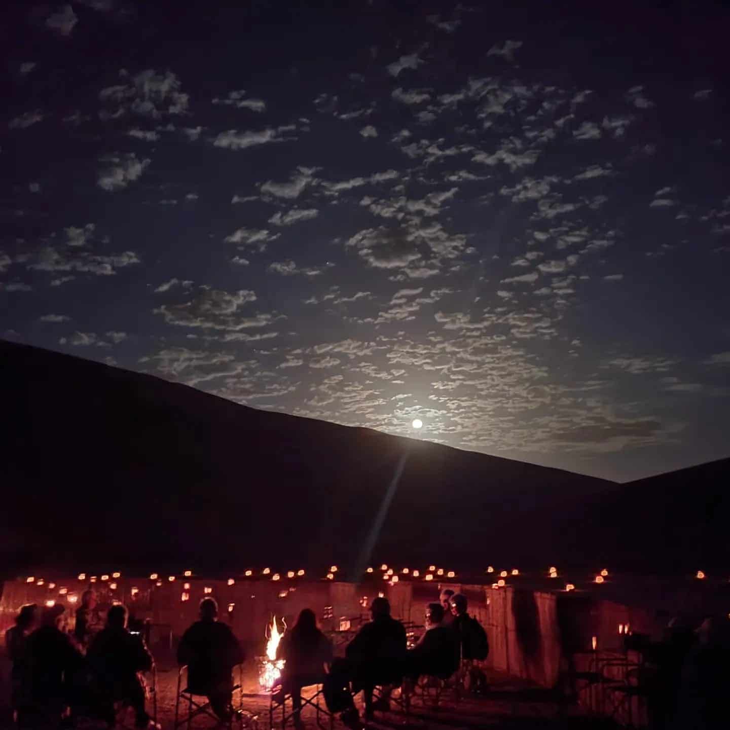 Traumhafte Stimmung: Die Wüste bei Nacht